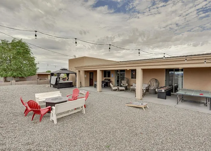 Hot Tub & Foosball Table: Havasu Lake Havasu City