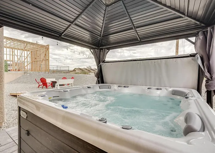 Hot Tub & Foosball Table: Havasu Lake Havasu City