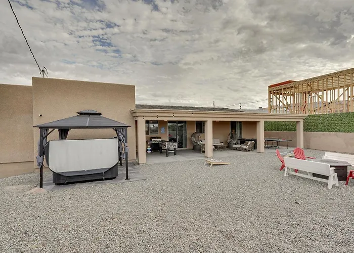 Hot Tub & Foosball Table: Havasu *
